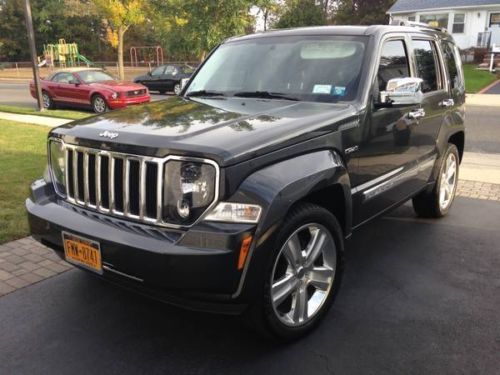 2011 jeep liberty jet edition- low milege