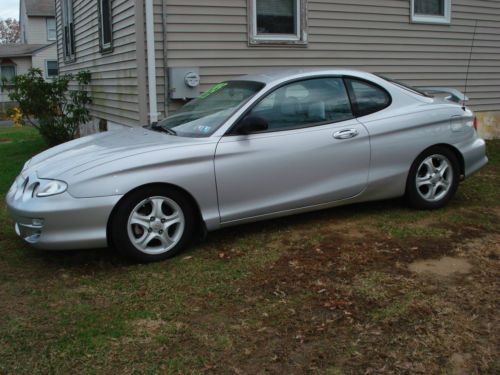 2001 hyundai tiburon base coupe 2-door 2.0l