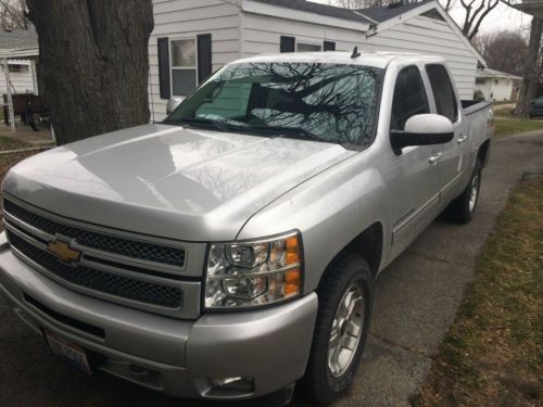 2013 chevy truck lt z71off road with a power sliding back window,line-x bedliner