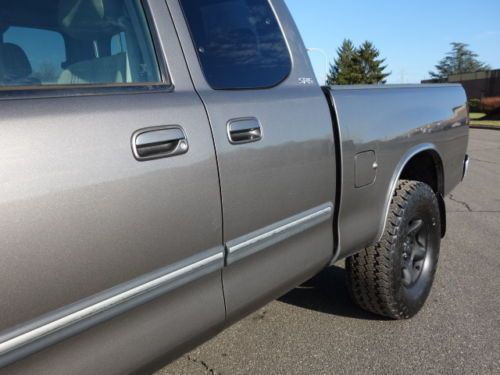 TOYOTA TUNDRA 4WD SR5 CREW CAB 4 DOORS V6 5-SPEED MANUAL SERVICED NO RESERVE, image 13