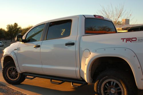 2011 toyota tundra sr5 crew cab pickup 4-door 5.7l