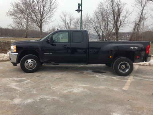 Black beauty 1 ton dually diesel ext cab 4wd