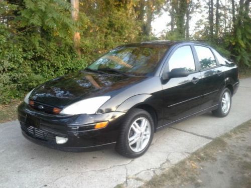 2000 ford focus 4dr loaded 5spd  &#034;nice&#034; no reserve