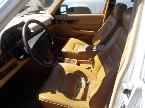 1989 Mercedes 300E, NO RESERVE, image 3