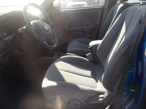 2005 Hyundai Elantra, NO RESERVE, image 3