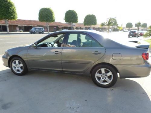 2005 toyota camry se  ** one owner **with leather and sun roof