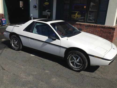 1984 pontiac fiero se collectors car with 53,324 original miles!!!