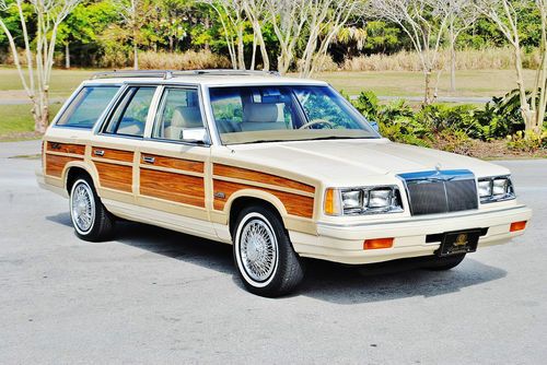 Stunning 1987 chrysler lebaron town &amp; country wagon only 57,000 original miles