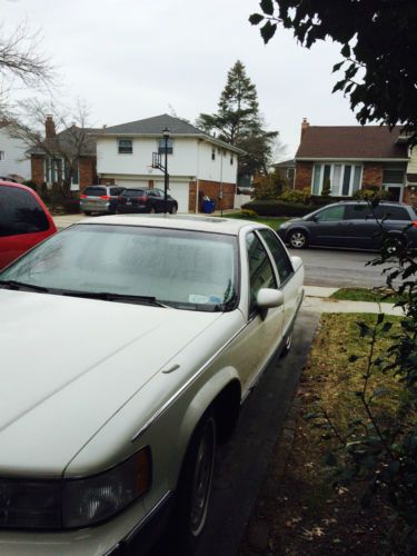 1993 cadillac fleetwood brougham sedan 4-door, white. good condition