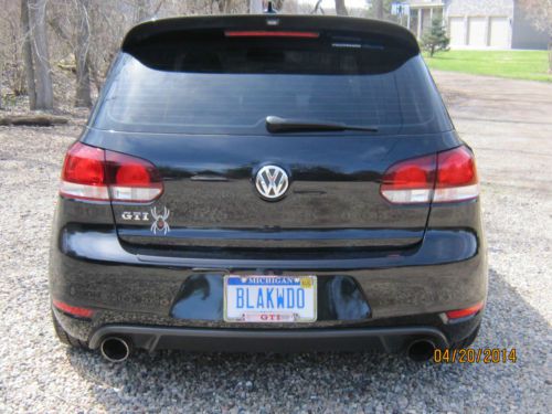 2010 Volkswagen GTI Hatchback 2-Door 2.0L, image 9