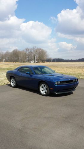 2010 dodge challenger se *rare color*