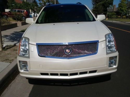 2004 cadillac srx awd with navigation...panoramic glass moon roof...back up sens