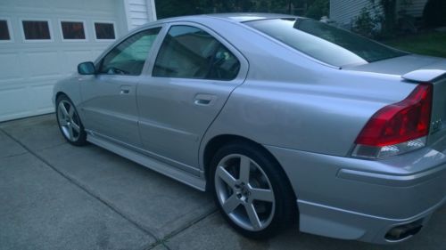 2005 volvo s60 r, 300hp, new ac system, awd, new tires &amp; brakes, just tuned up