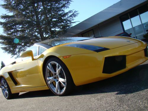 Rare yellow interior lambo with low mileage, nav and rear camera!