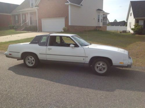 Classic 1985 oldsmobile custlasss supreme