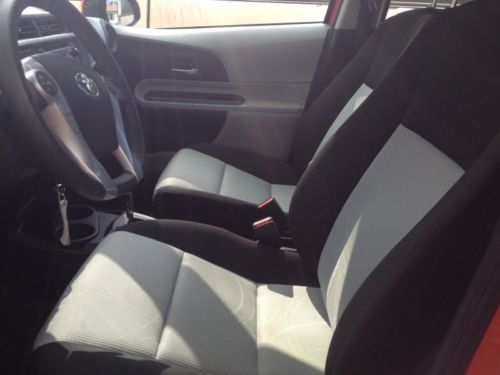 2012 toyota prius c base hatchback 4-door 1.5l