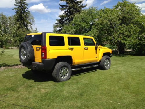 Butiful loaded yellow hummer