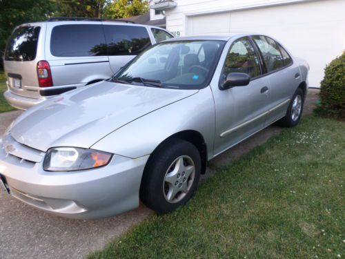 2004 04 chevy cavalier grey 4 door runs great cd player
