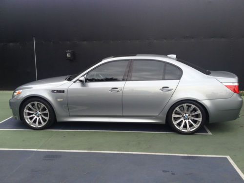 2006 bmw m5 fully loaded sedan 4-door 5.0l