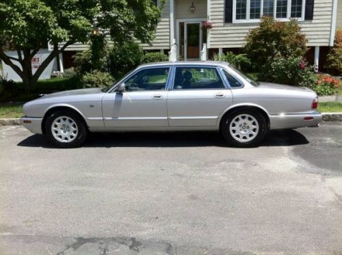 2000 jaguar xj8 base sedan 4-door 4.0l