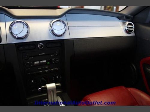 2005 ford mustang gt deluxe