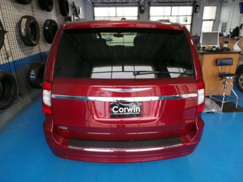 2013 chrysler town & country touring-l