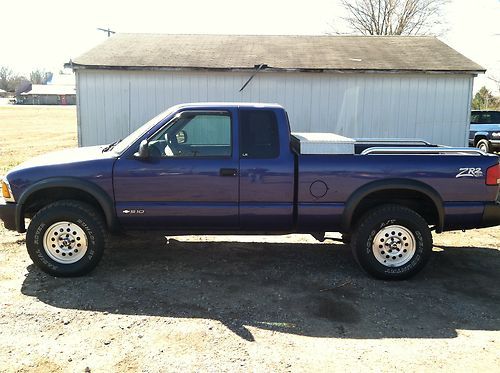 1996 chevrolet s10 ls extended cab pickup 2-door 4.3l