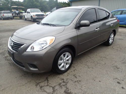 2014 nissan versa sv, salvage, runs and drives, 4100 miles, damaged, sedan