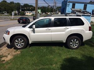 2011 silver mitsubishi endeavor ls awd