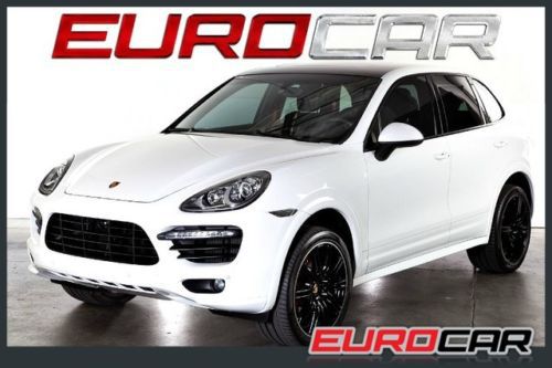 Cayenne turbo, highly optioned, red seatbelts, carbon int. s look
