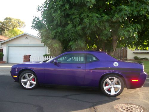 2010 dodge challenger srt8 coupe 2-door 6.1l