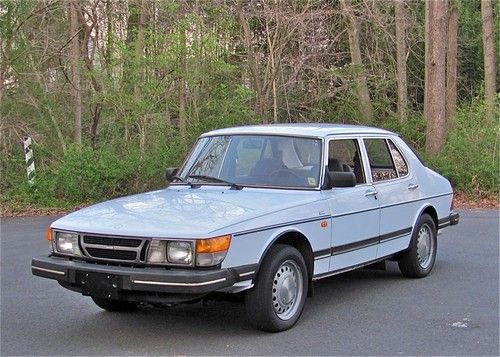 A pristine '86 saab 900  only 11k one owner miles!  82 photos   no reserve