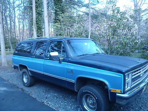 1987 chevy suburban, 4x4, very good condition,