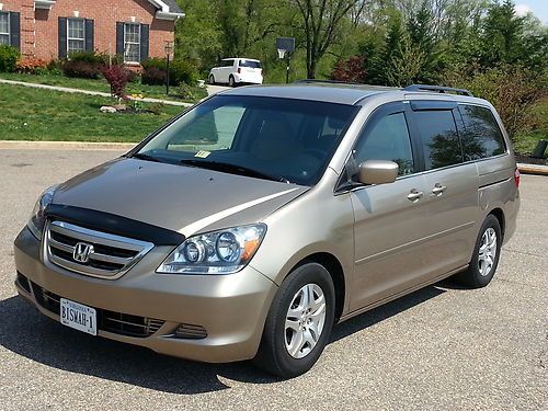 2007 gold honda odyssey minivan