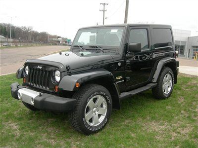 2012 wrangler sahara h-top 4x4, automatic, heated seats, sirius, 7598 miles