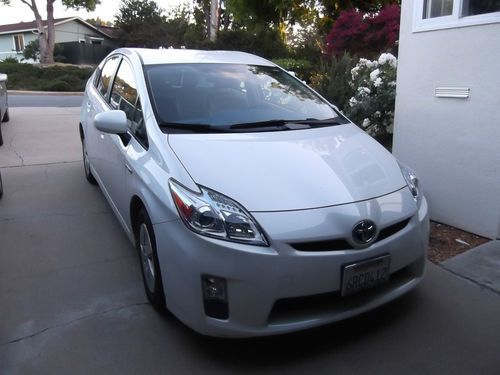 2011 toyota prius 4-door 1.8l blizzard pearl, 31229 mi, 1 owner