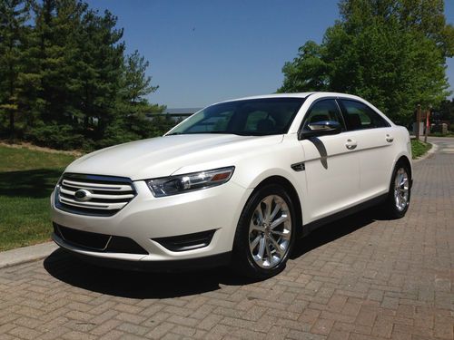 2013 ford taurus limited, loaded!! 1k miles, leather, sunroof, navi, no reserve!