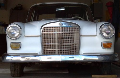 W110 project mercedes 200