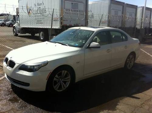 2010 BMW 528i Base Sedan 4-Door 3.0L, image 2