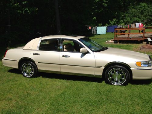 2002 lincoln town car cartier