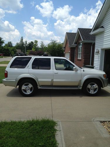 Very nice clean infiniti qx4 non smoker, clean interior