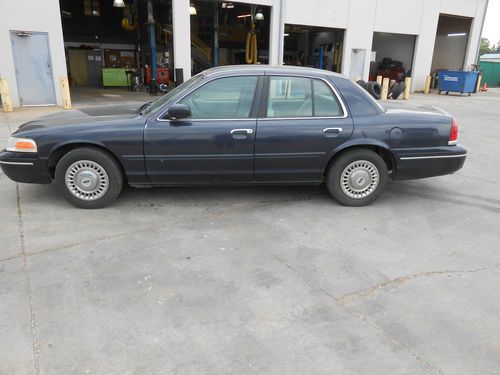 2001 Ford Crown Victoria, image 4