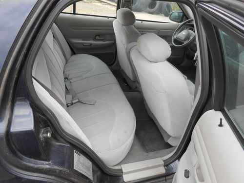 2001 Ford Crown Victoria, image 8
