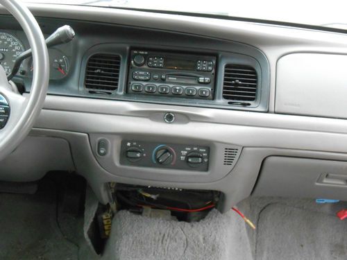 2001 Ford Crown Victoria, image 9
