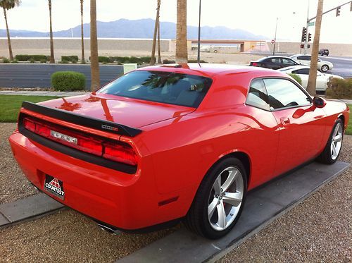 2009 dodge challenger srt8 coupe 2-door 6.1l