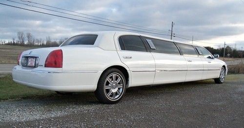 2007 Lincoln Town Car Executive Sedan 4-Door 4.6L, US $27,800.00, image 2