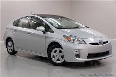 7-days *no reserve* '10 prius iv 51mpg jbl sound leather carfax off lease