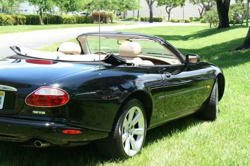 2003 jaguar xk8 base convertible 2-door 4.2l great condition!!!