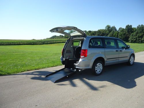 2013 dodge grand caravan wheelchair/handicap ramp van new rear entry conversion