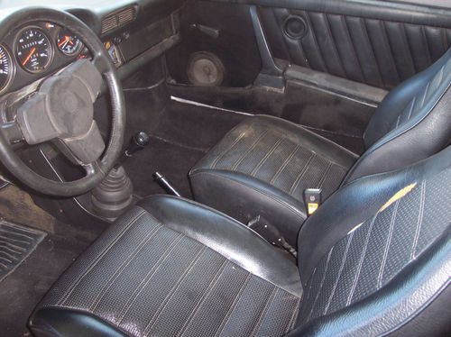 1977 Porsche 911 Targa, image 2
